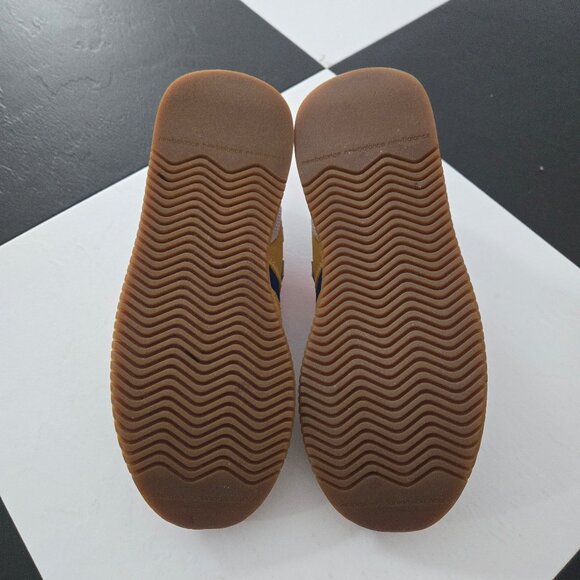 Like New! New Balance 420 Retro Sneaker in Size 8.5 - Picture 6 of 6